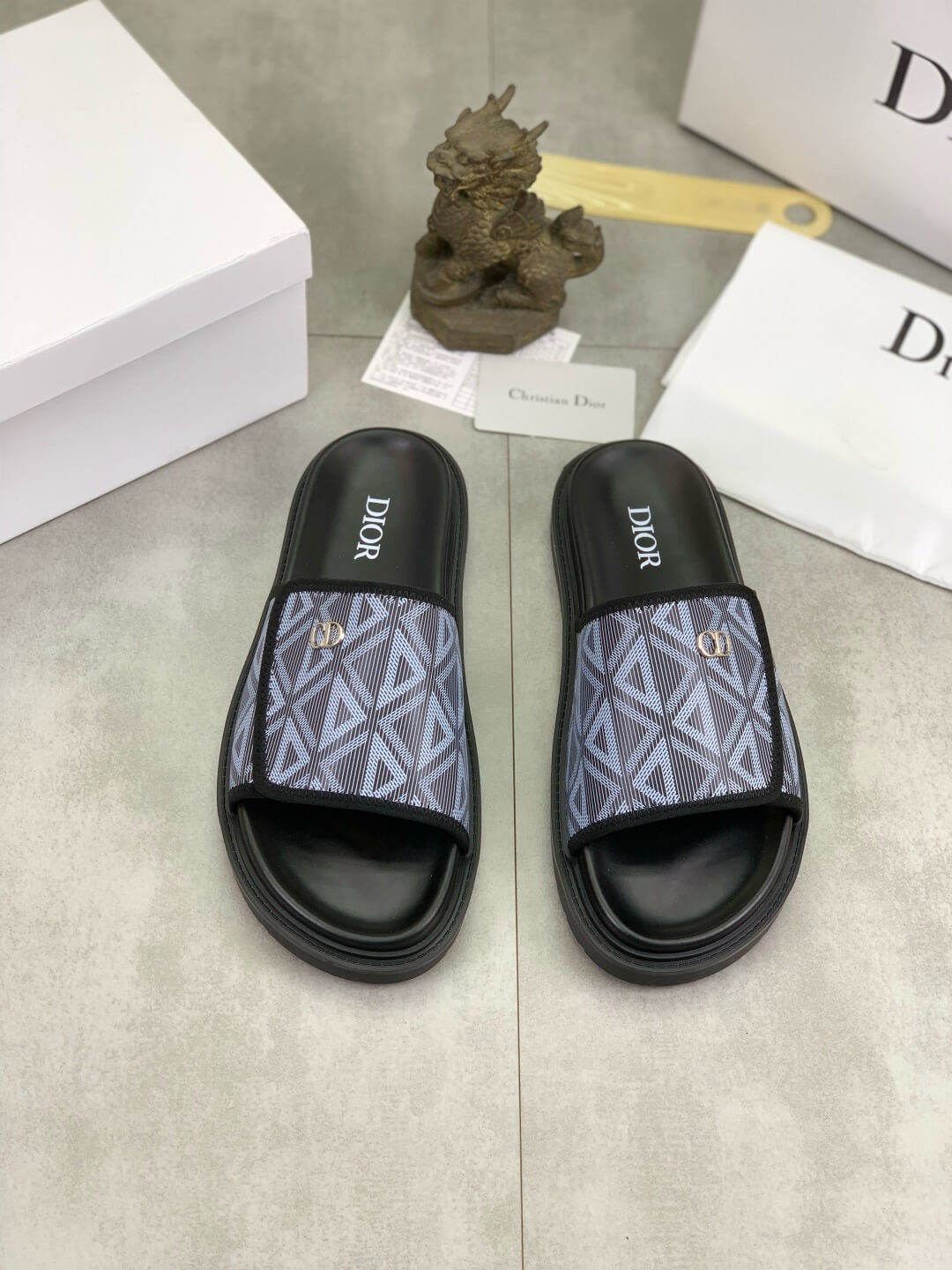 Chaussons lettres en métal