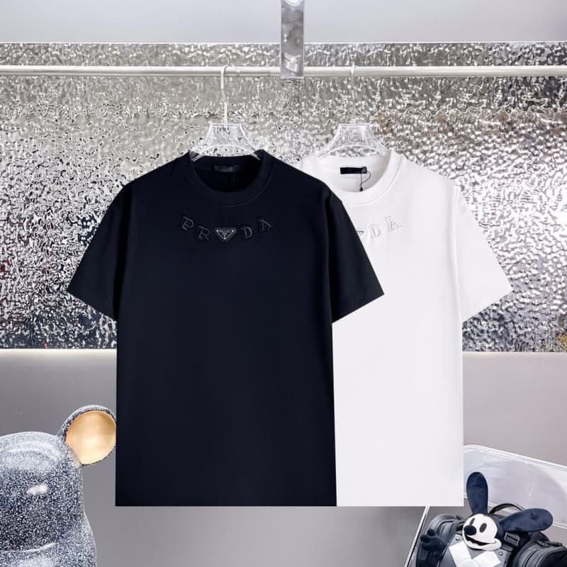 T-shirt classique avec logo triangulaire et broderie