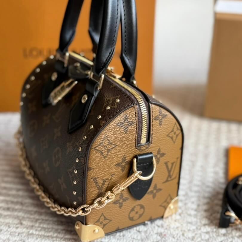 Sac oreiller à chaîne et rivets