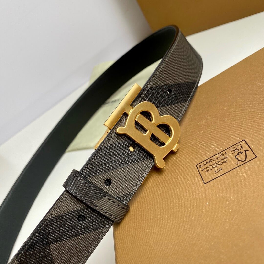 Ceinture à carreaux classique et minimaliste