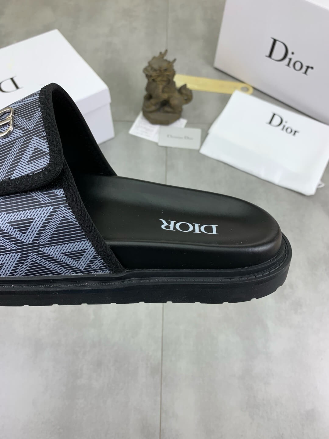 Chaussons lettres en métal