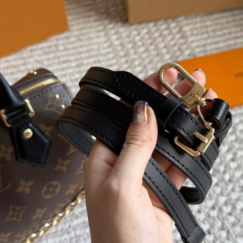 Sac oreiller à chaîne et rivets