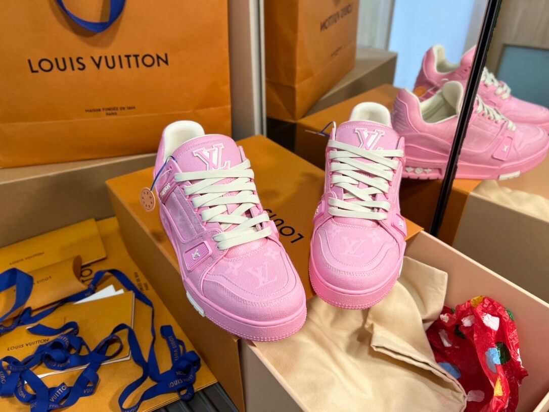 Classic Design Pink Sneaker