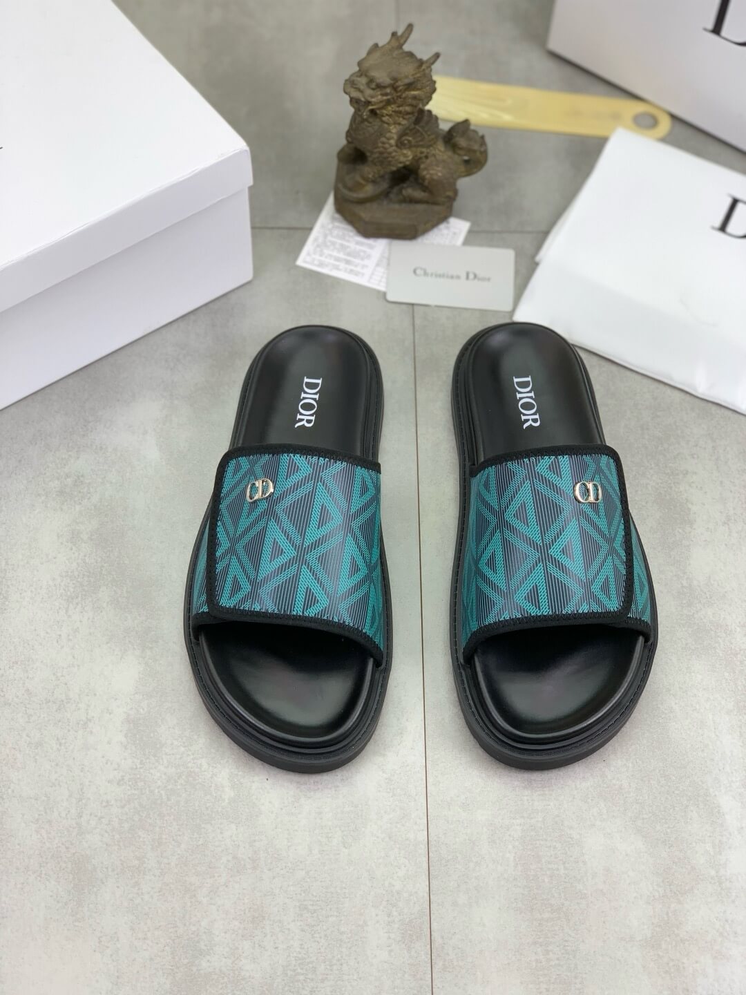 Chaussons lettres en métal