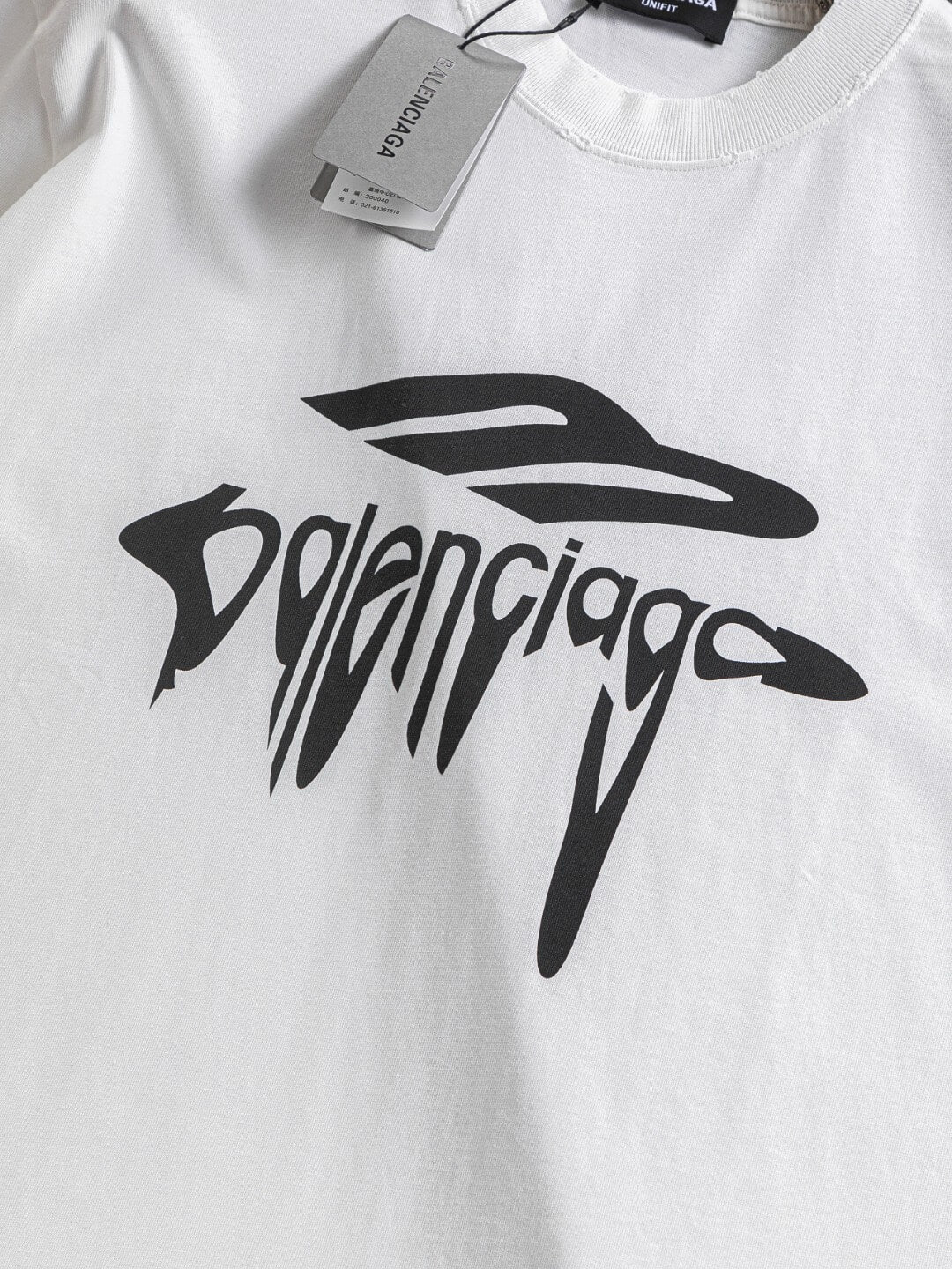 T-shirt à motif déchiré
