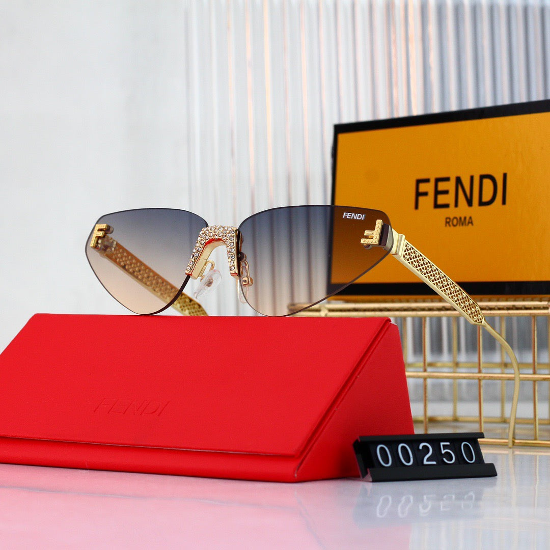 Lunettes de soleil œil de chat à strass