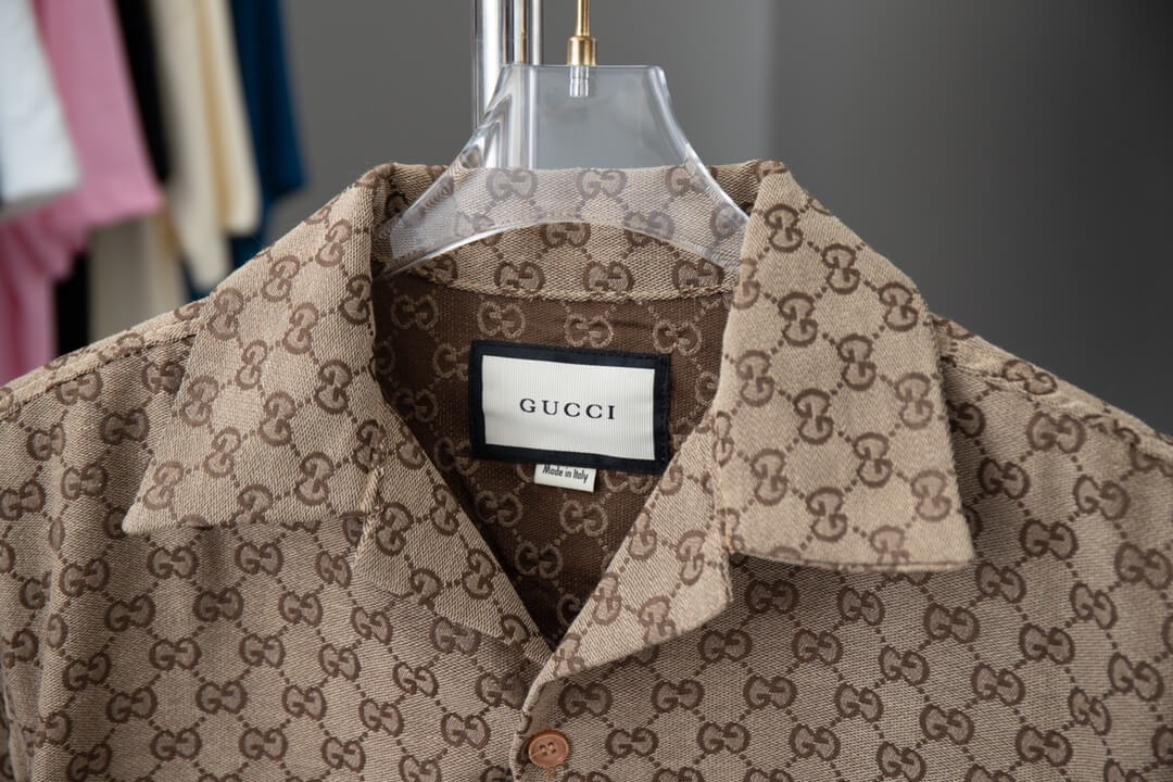 T-shirt marron à imprimé intégral