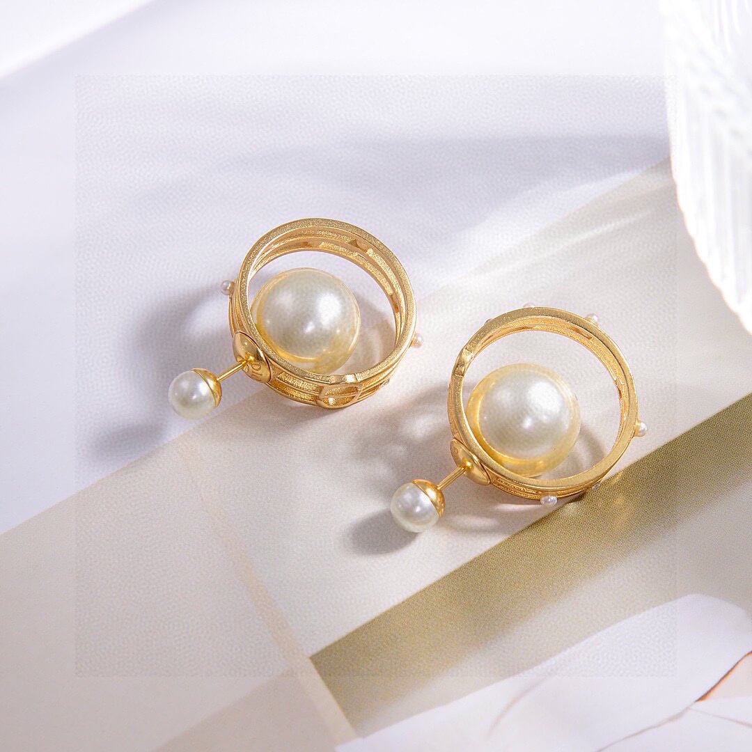Elegant Pearl-Accented Round Earrings