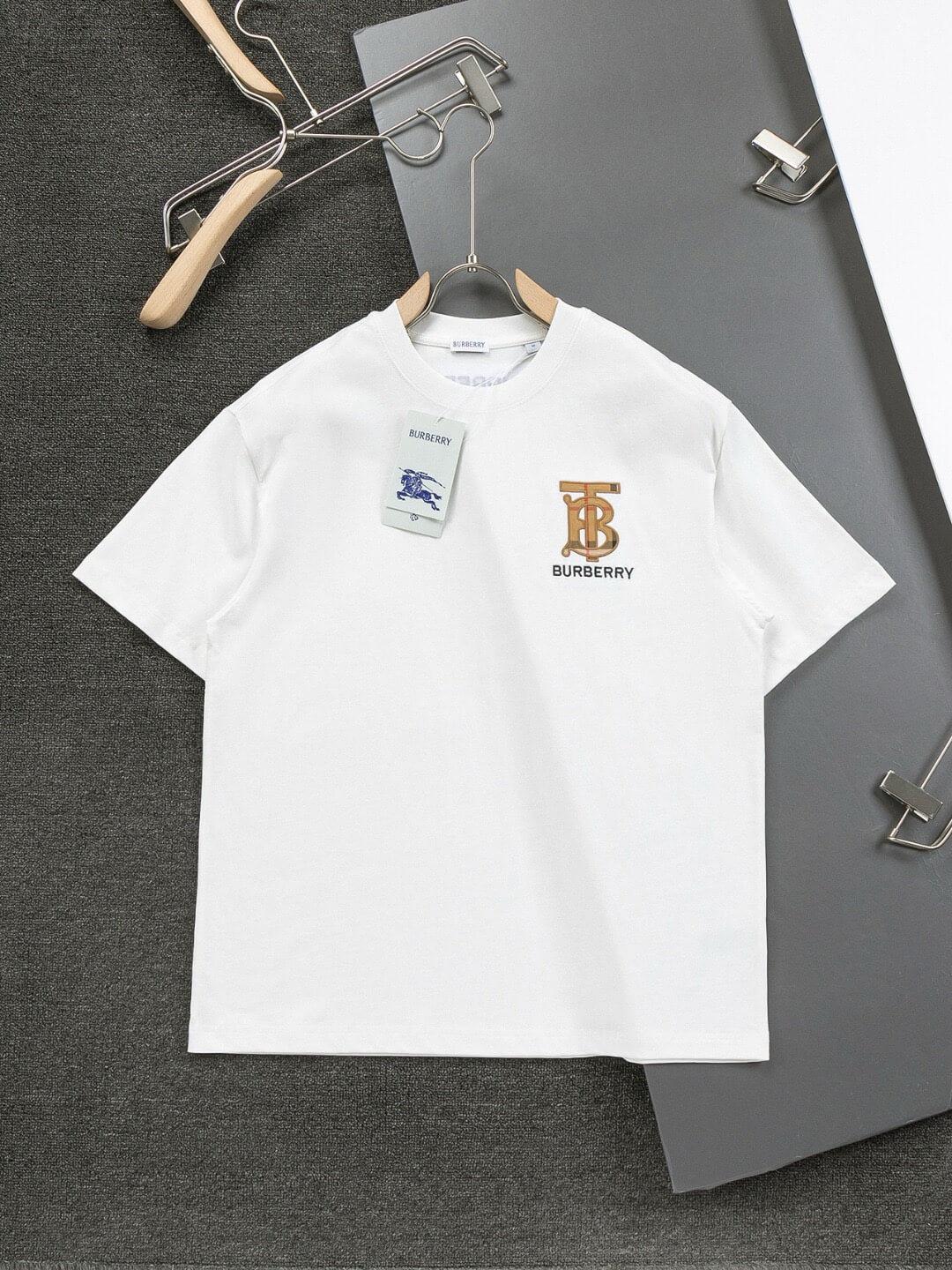 T-shirt brodé à rayures marron
