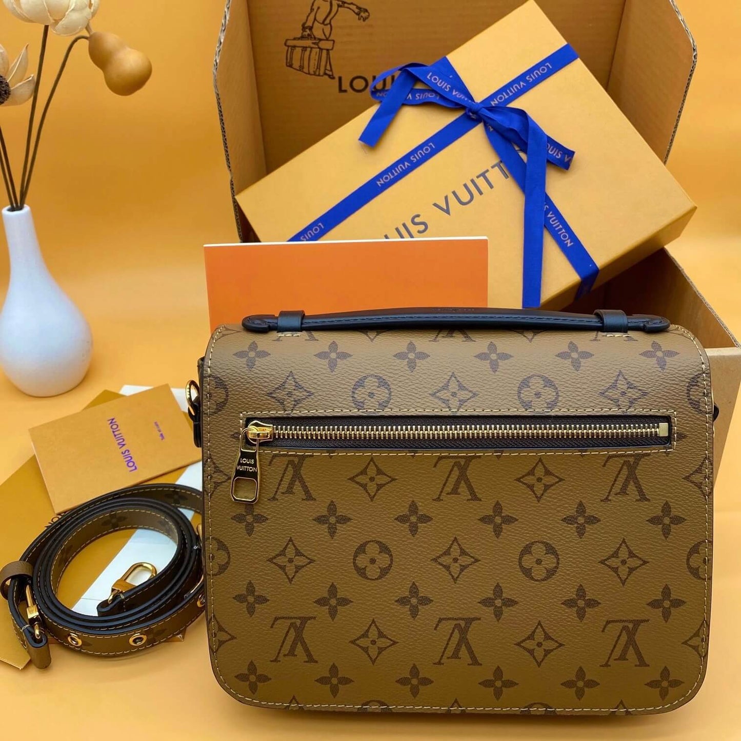 Sac à bandoulière carré monogramme classique