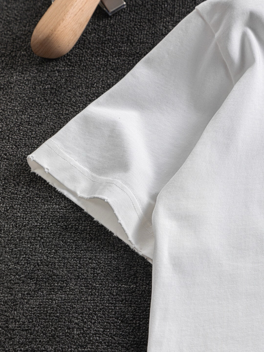 T-shirt à motif déchiré