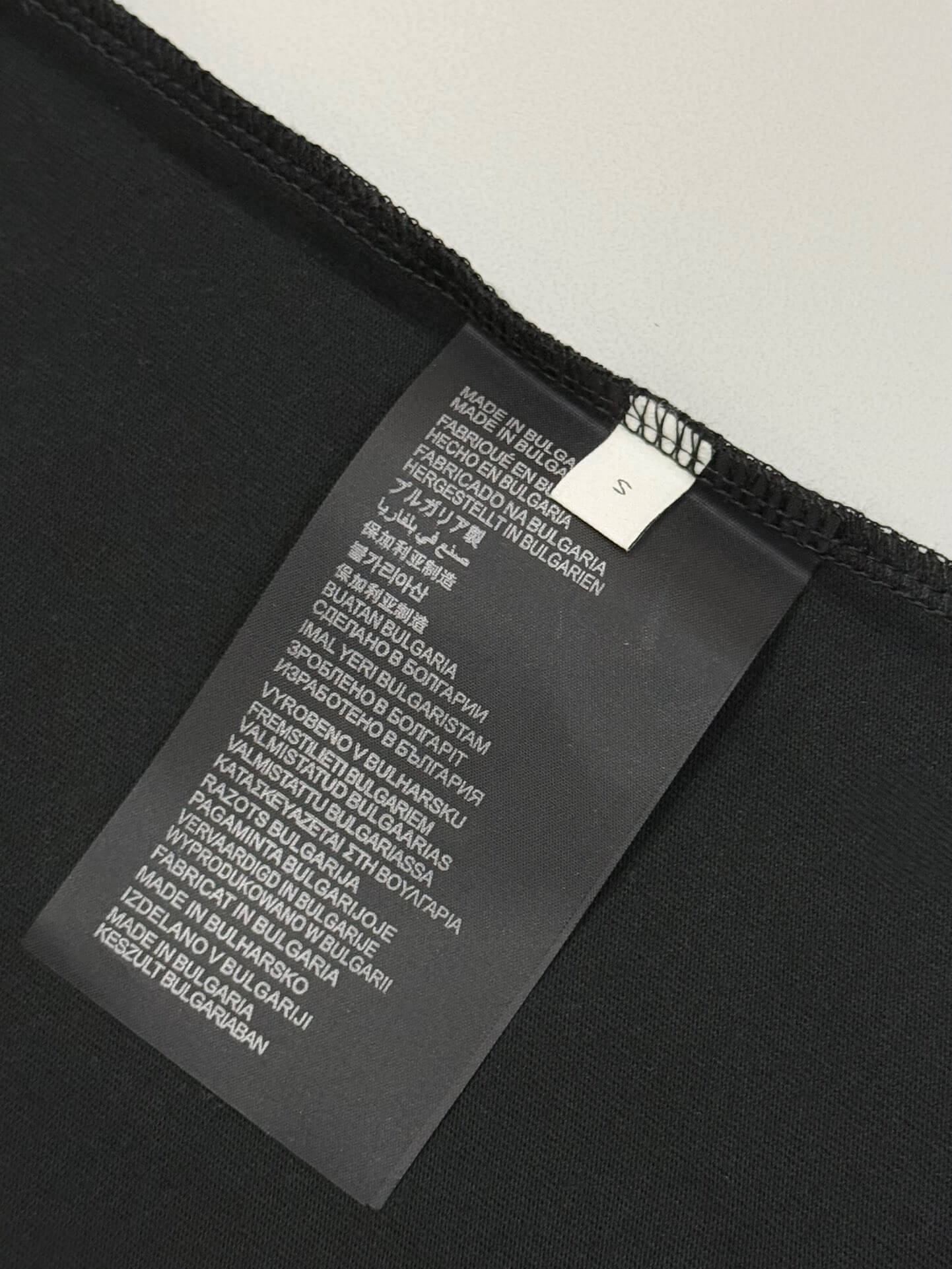 T-Shirt mit Reißverschlusstasche vorne