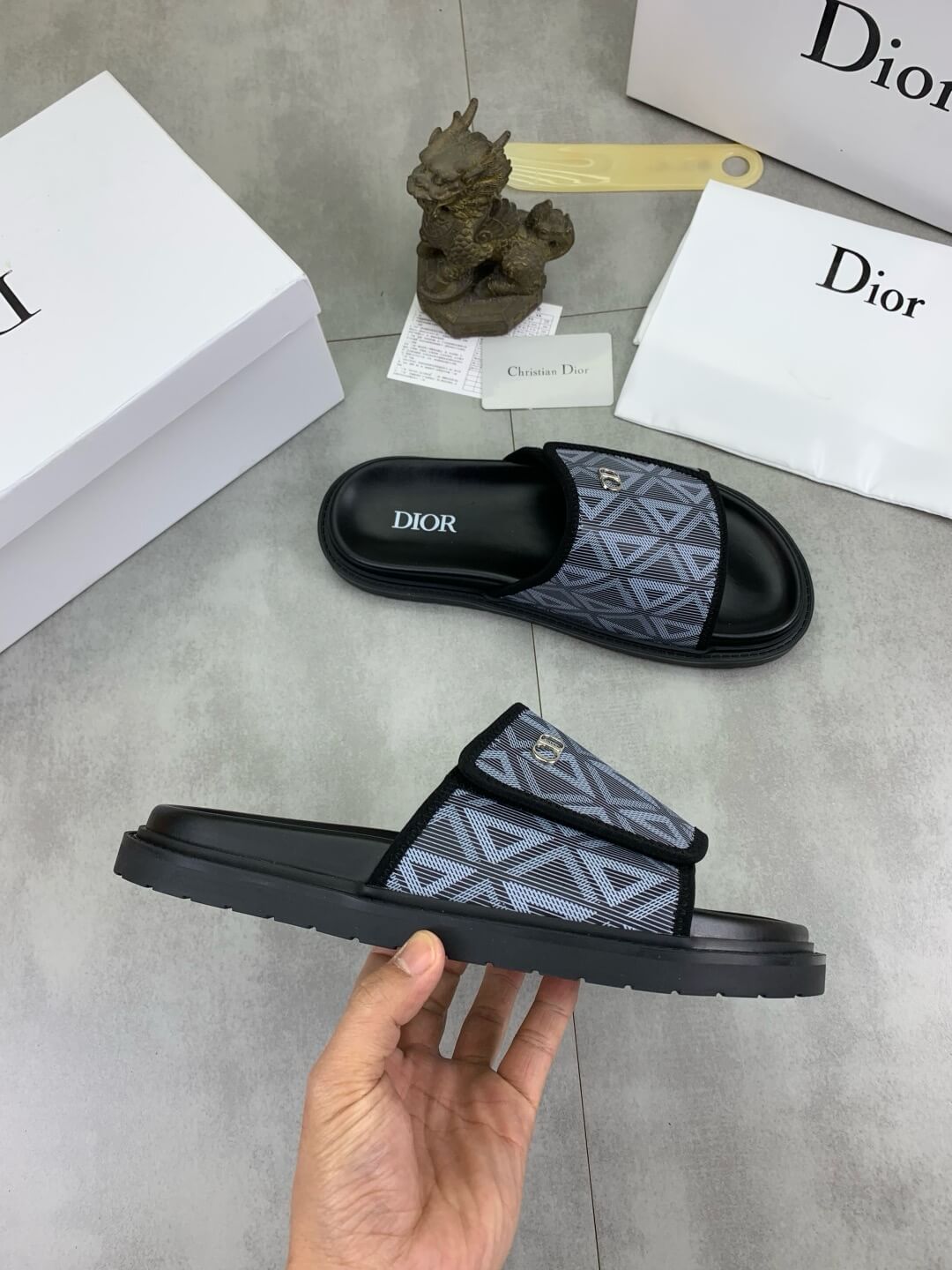 Chaussons lettres en métal