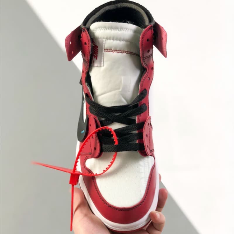 Baskets rouges classiques