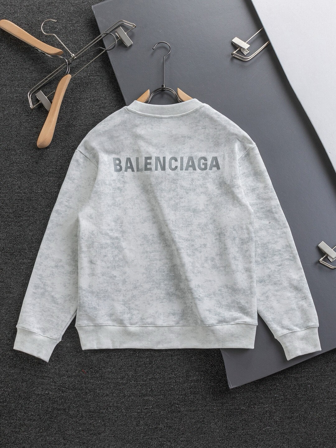 New Gradient Design Sweatshirt