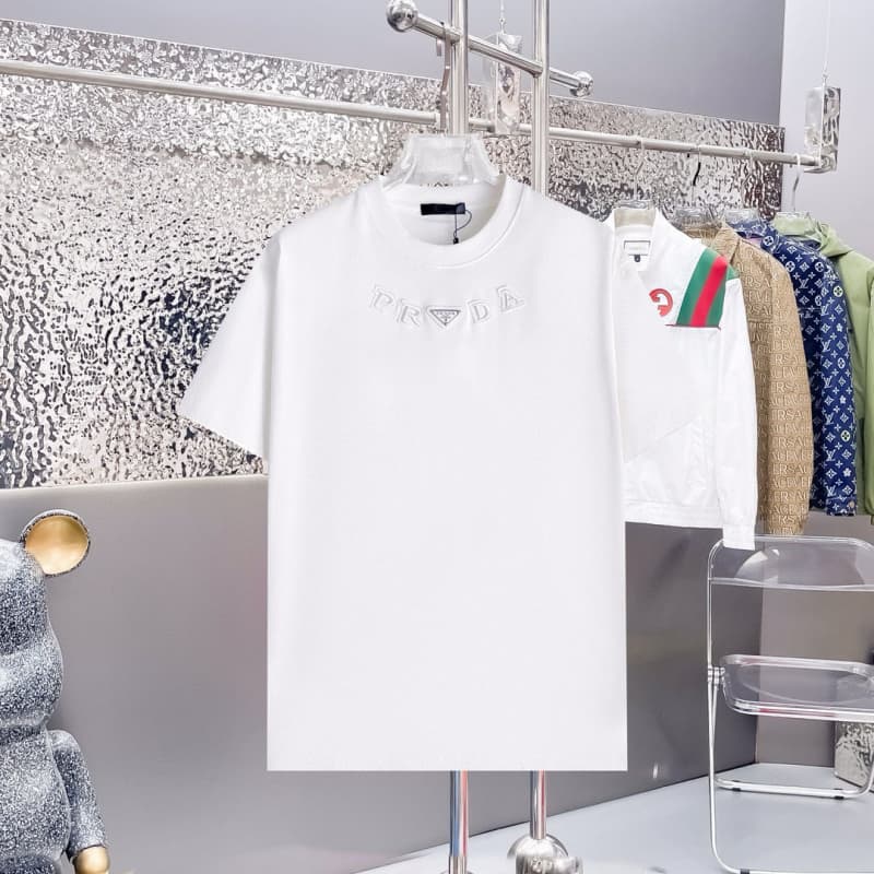 T-shirt classique avec logo triangulaire et broderie