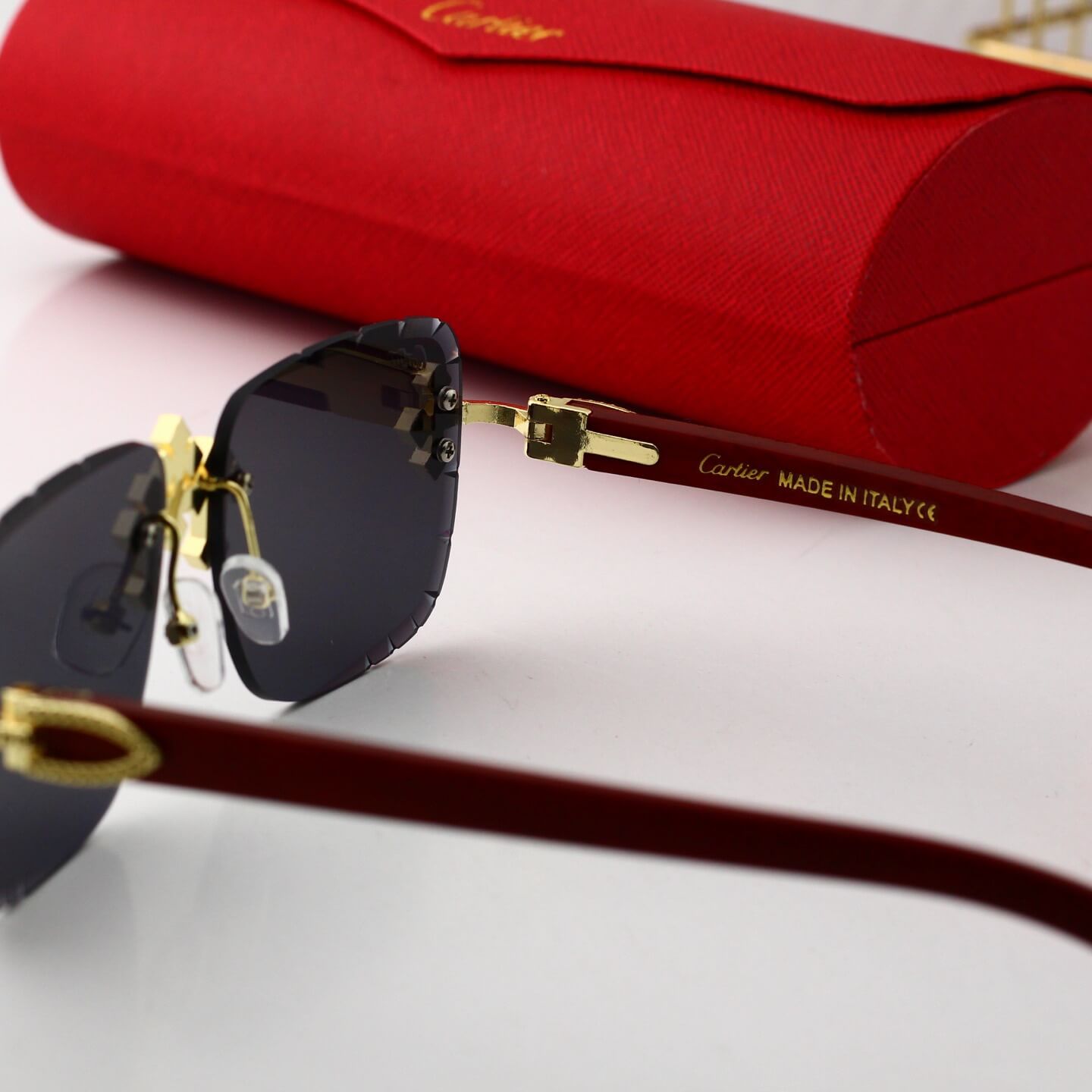 Lunettes de soleil rétro sans monture avec croix dorée