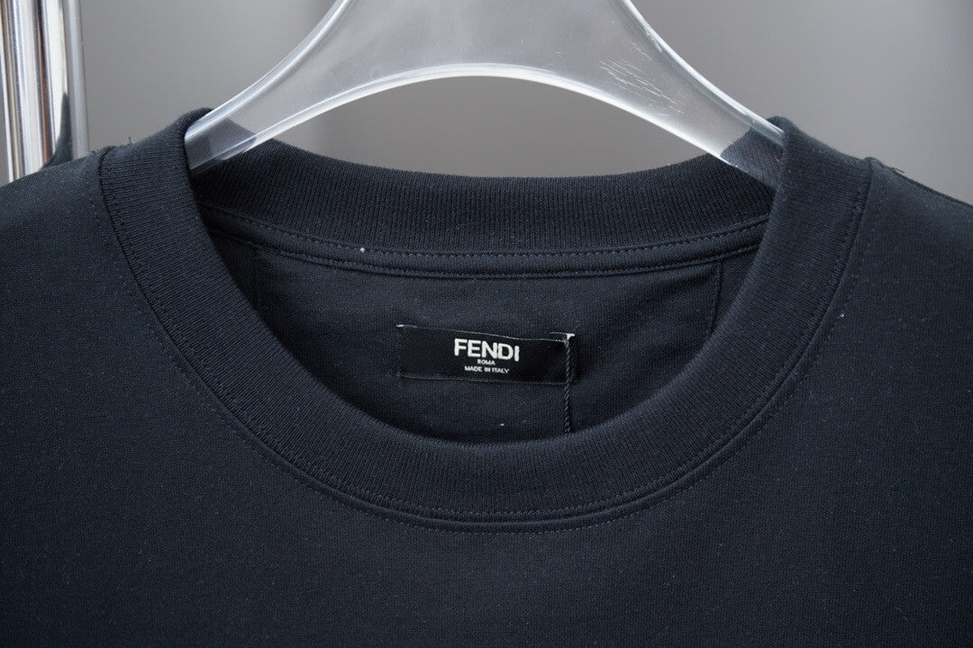 T-shirt brodé coloré