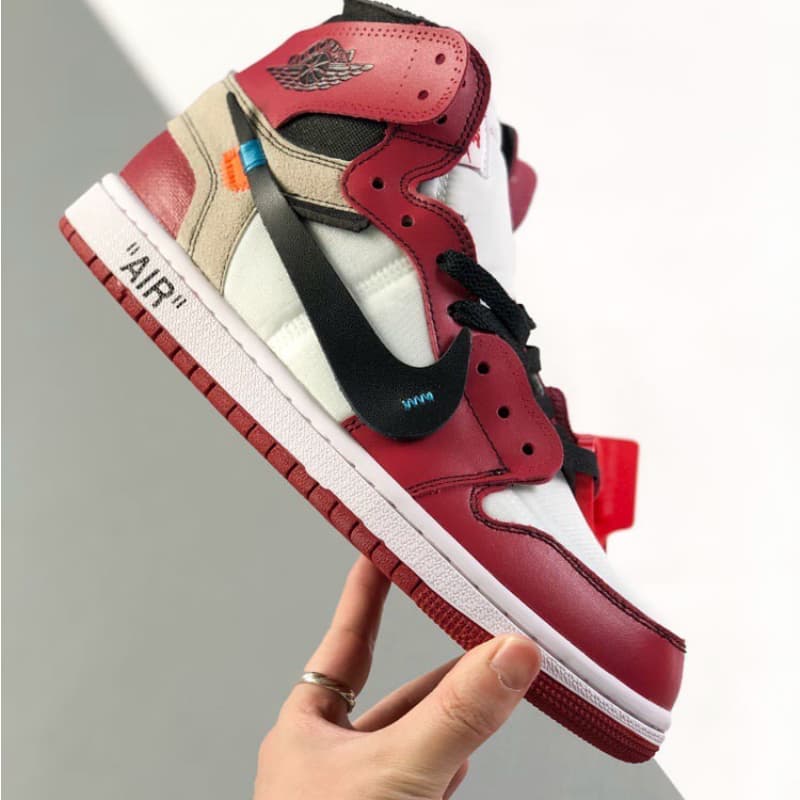 Baskets rouges classiques