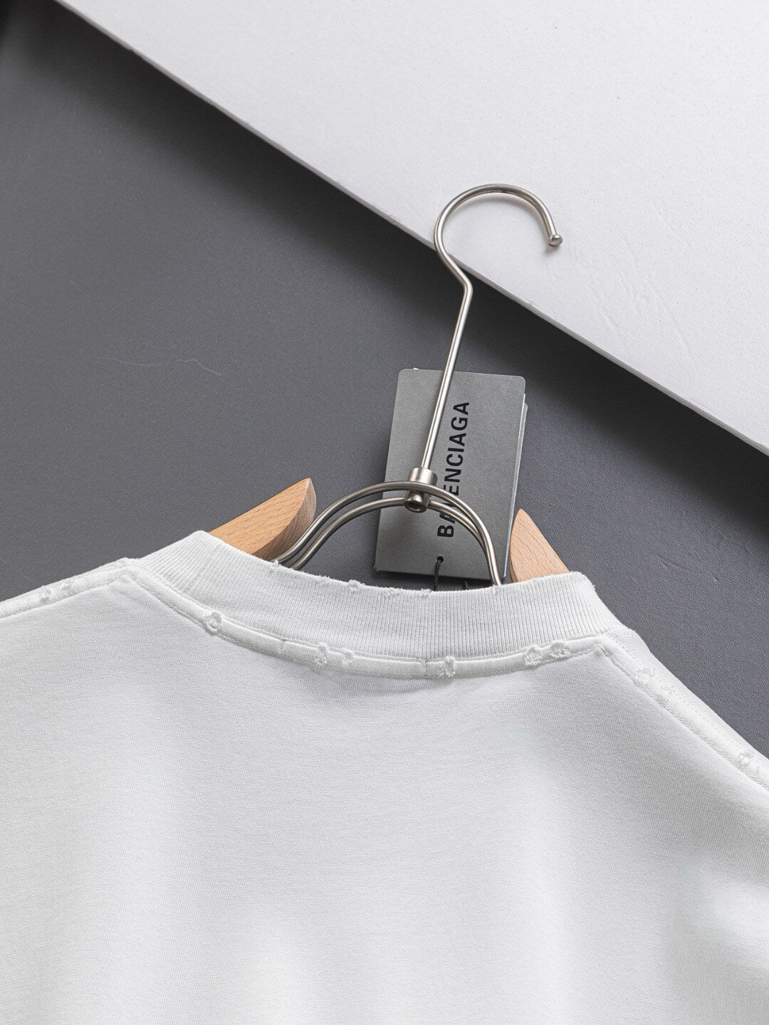 T-shirt à motif déchiré