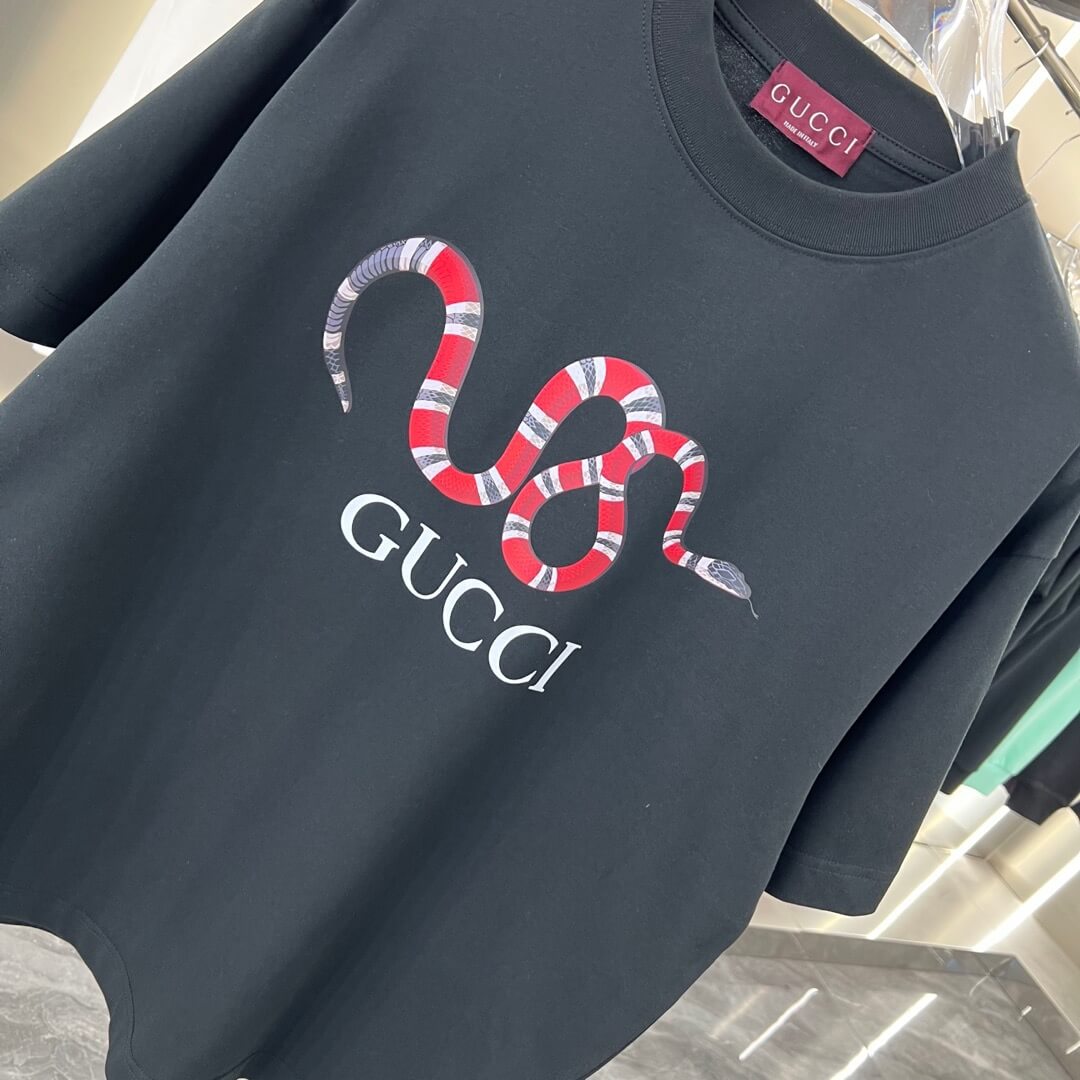2025 T-Shirt mit Schlangen-Print