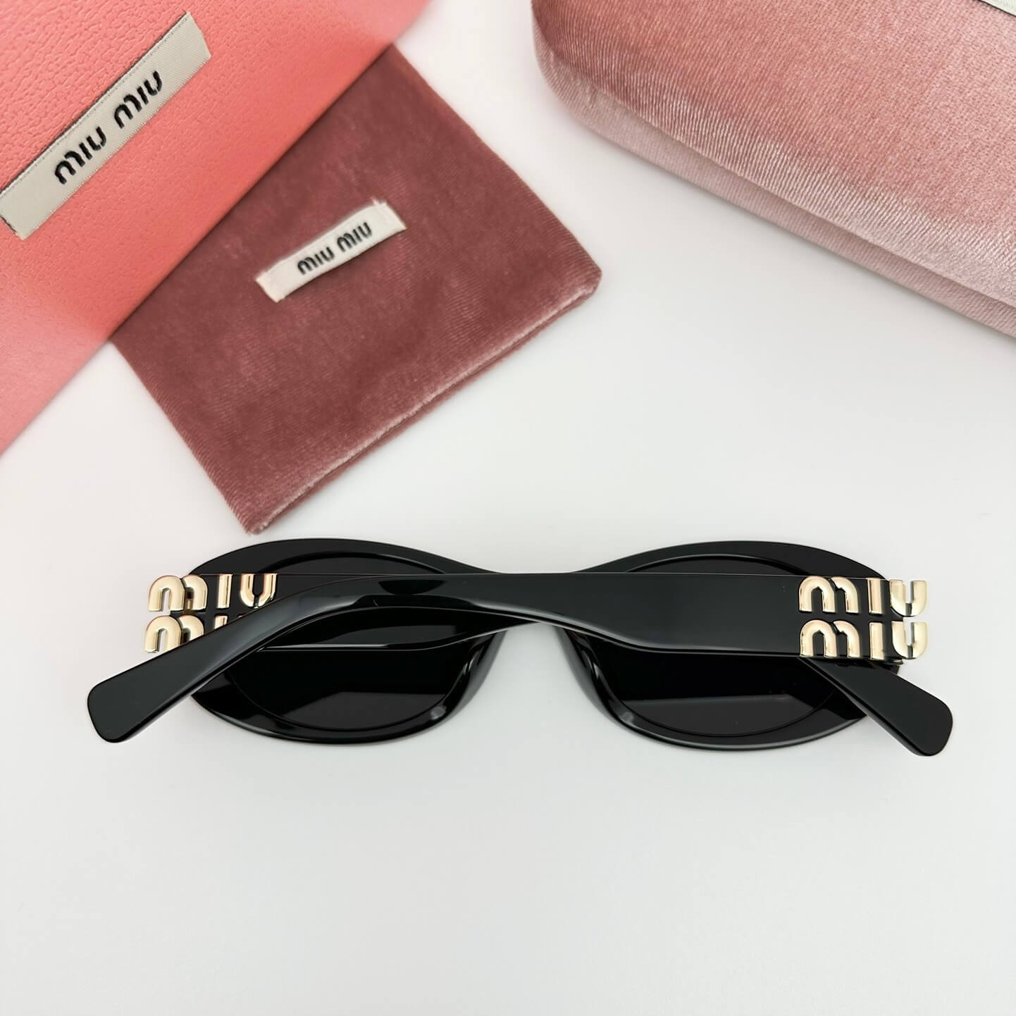 Lunettes de soleil à motif de lettres en métal