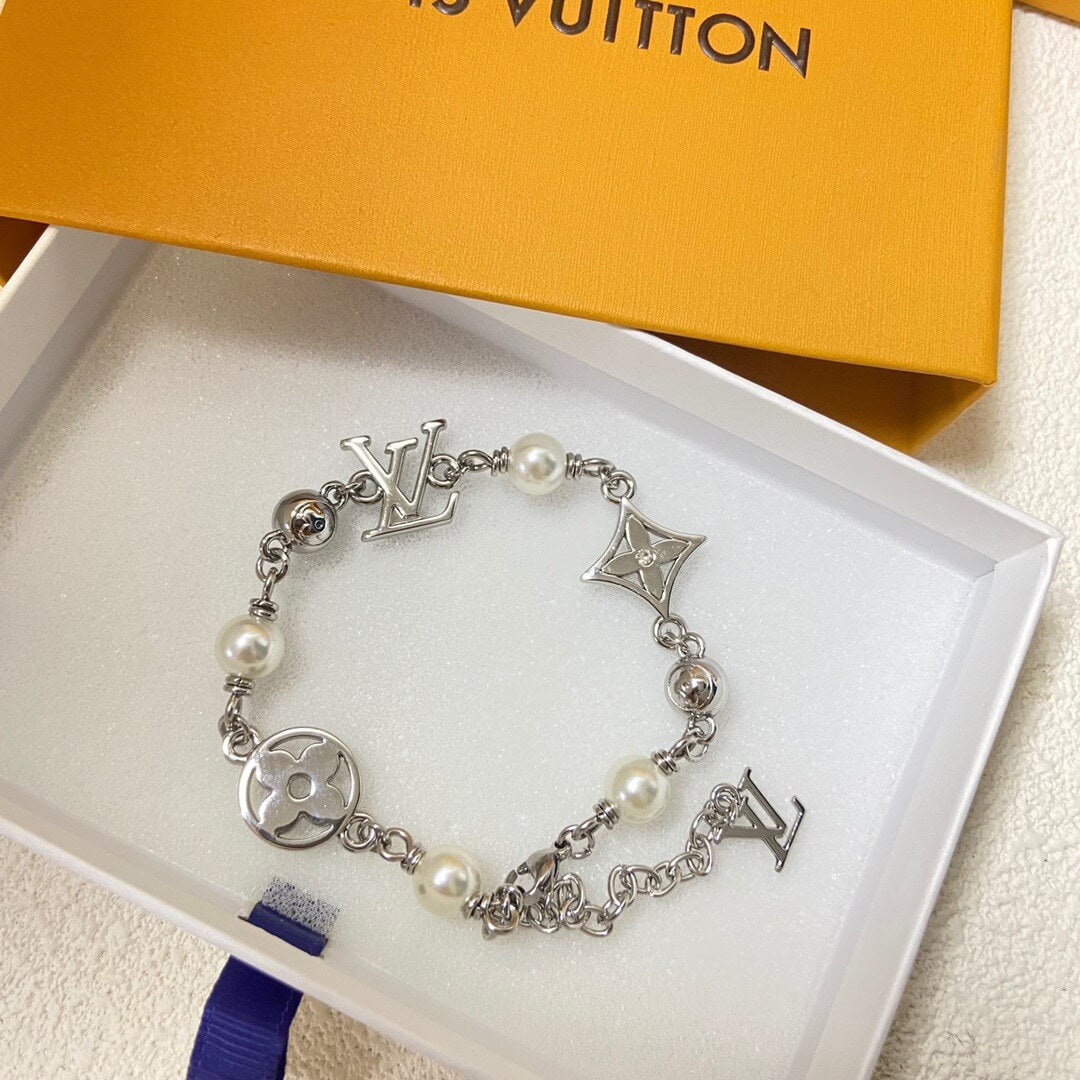 Street Style Distressed Pearl Bracelet