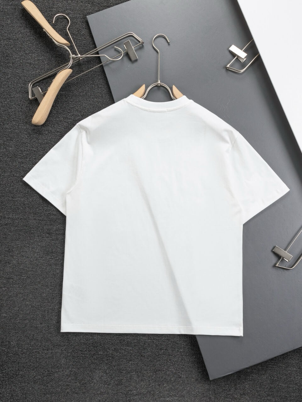 T-shirt imprimé lettres roses
