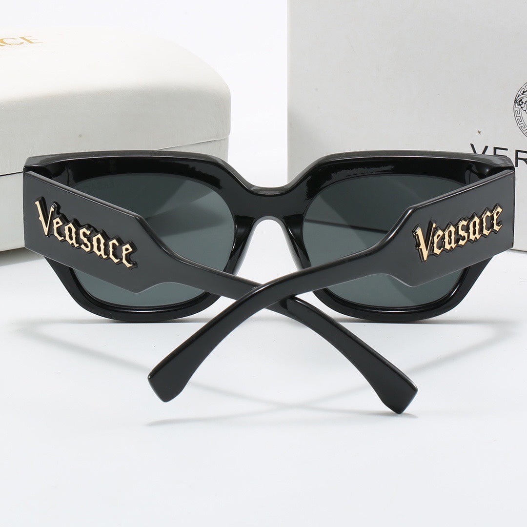 Lunettes de soleil à monture épaisse