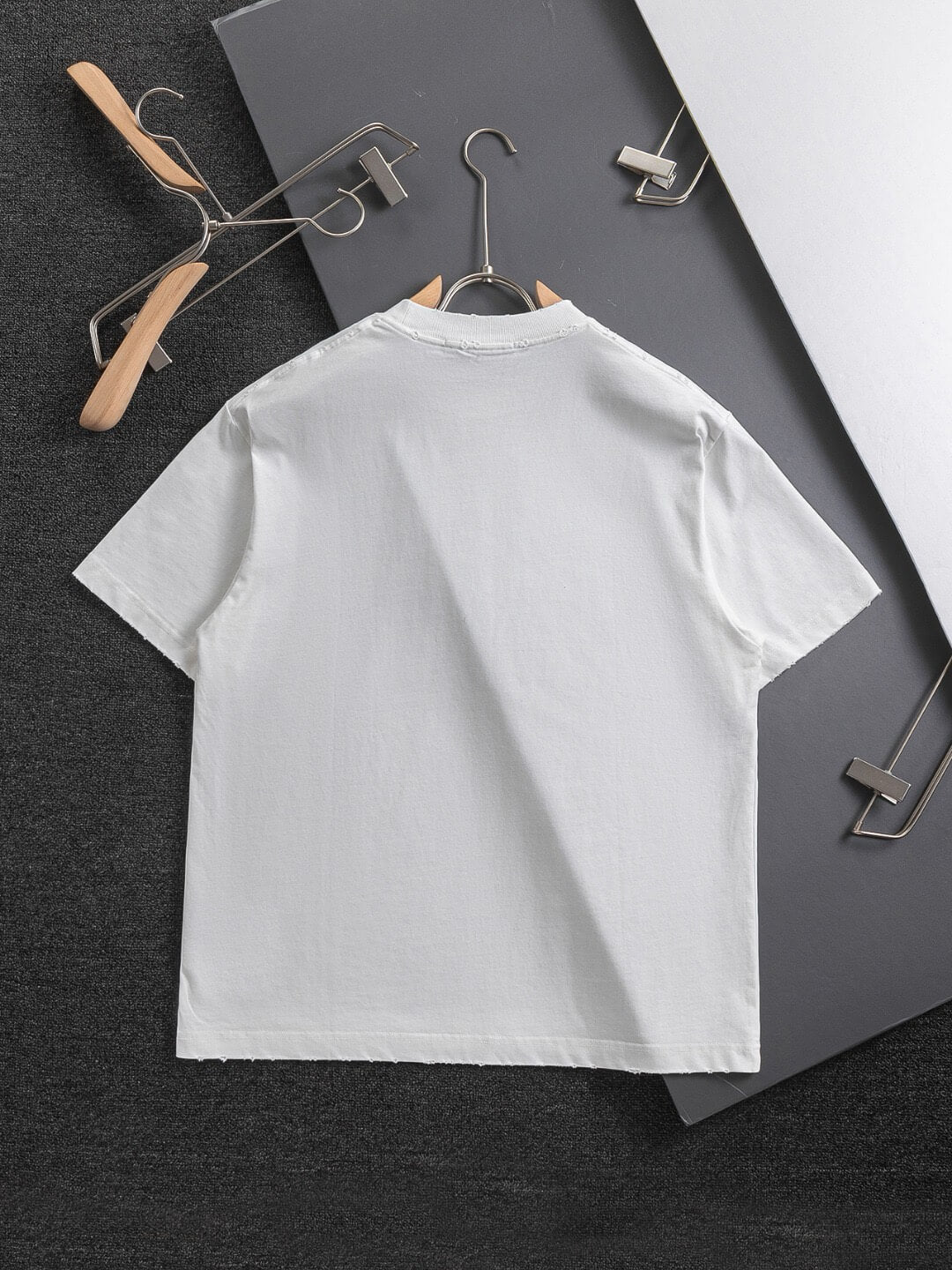 T-shirt à motif déchiré