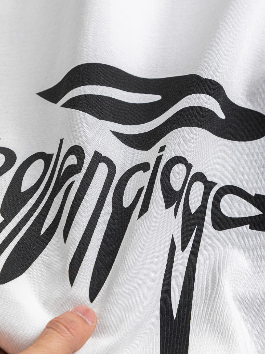 T-shirt à motif déchiré