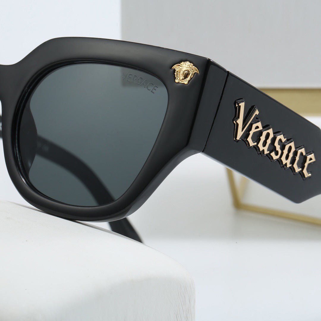 Lunettes de soleil à monture épaisse
