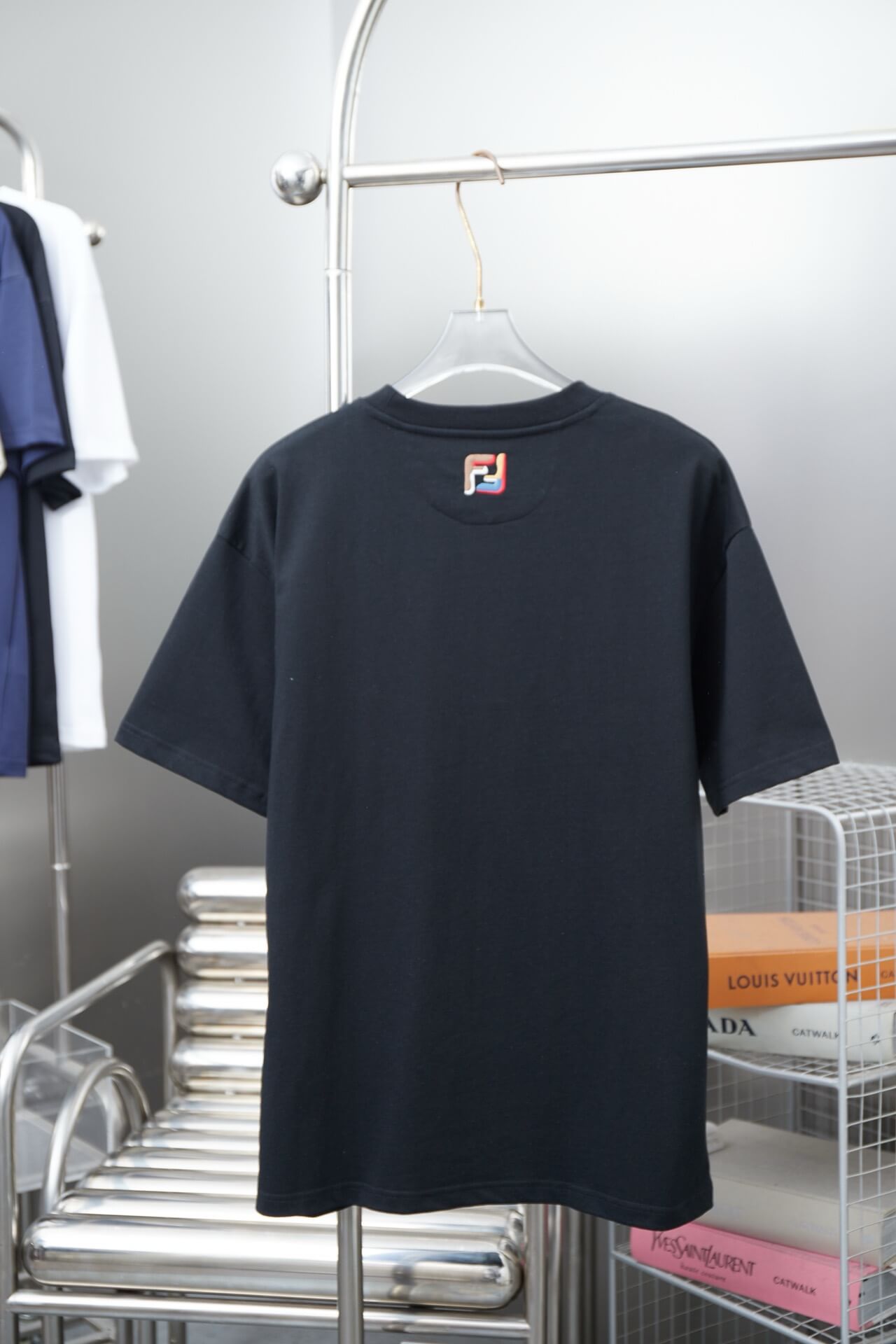 T-shirt brodé coloré