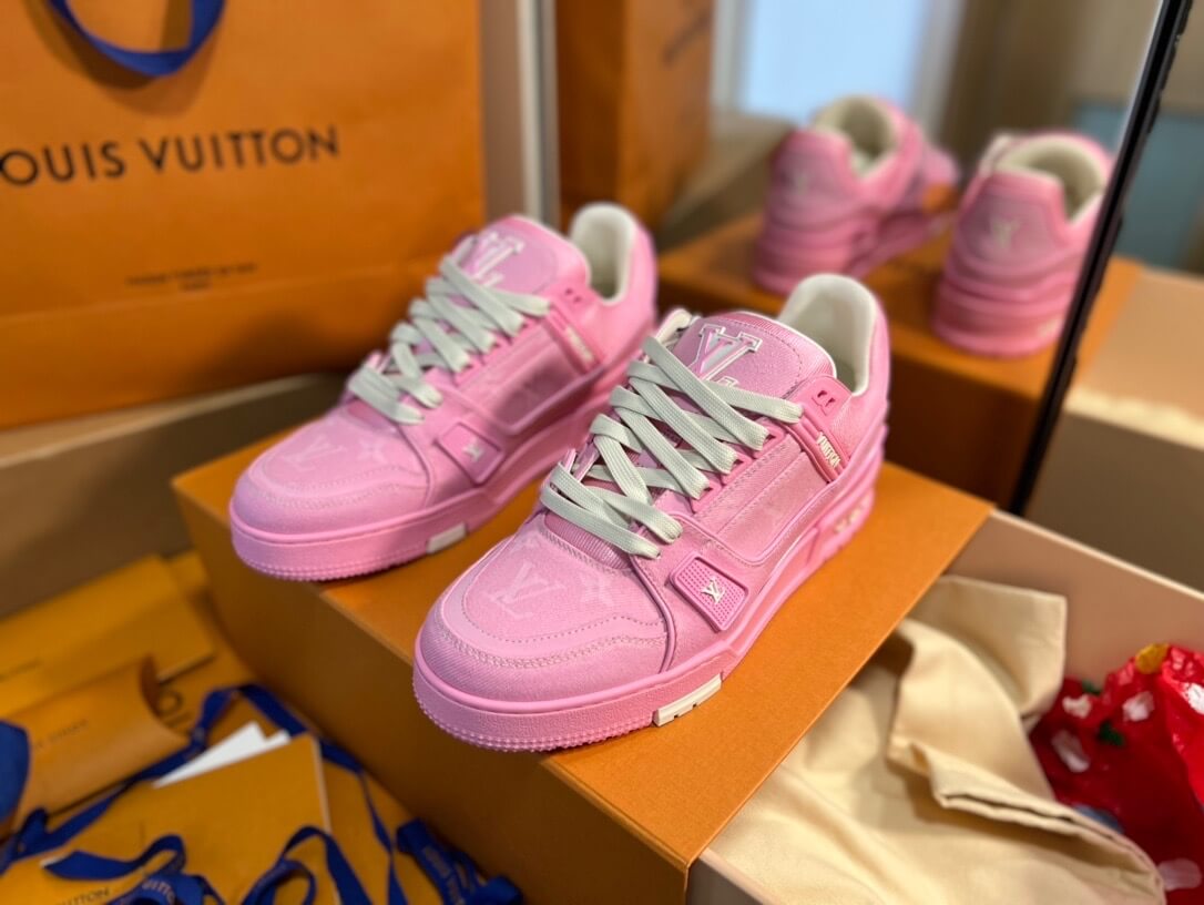 Classic Design Pink Sneaker