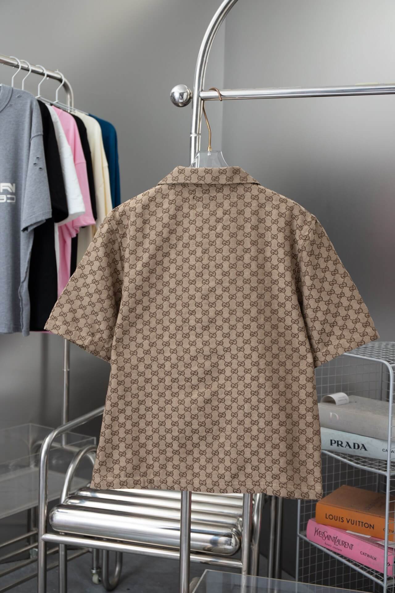 T-shirt marron à imprimé intégral