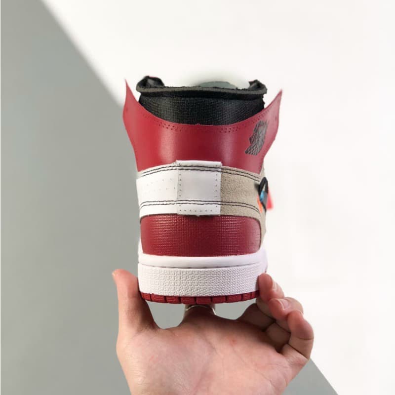 Baskets rouges classiques