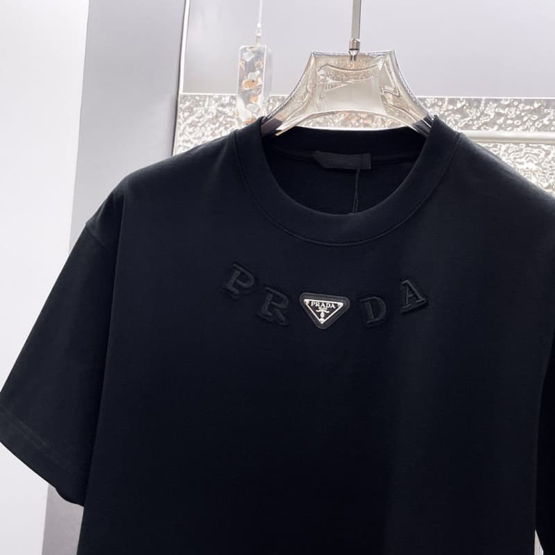 T-shirt classique avec logo triangulaire et broderie