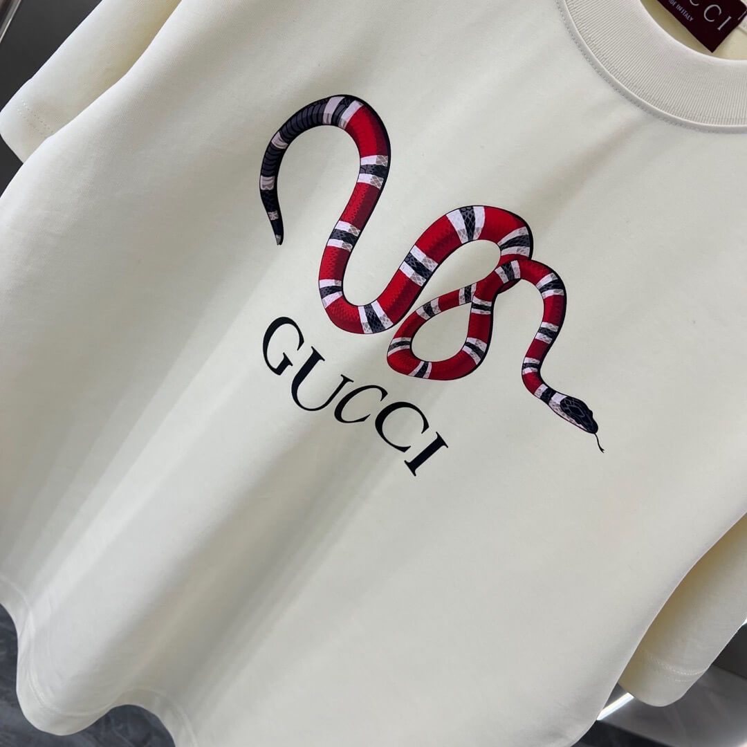 2025 T-Shirt mit Schlangen-Print