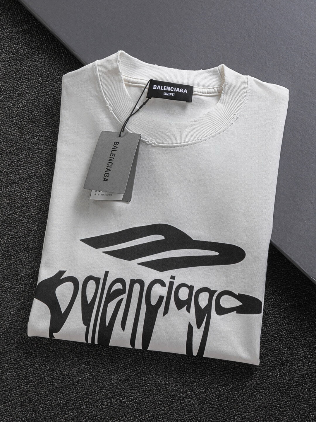 T-shirt à motif déchiré
