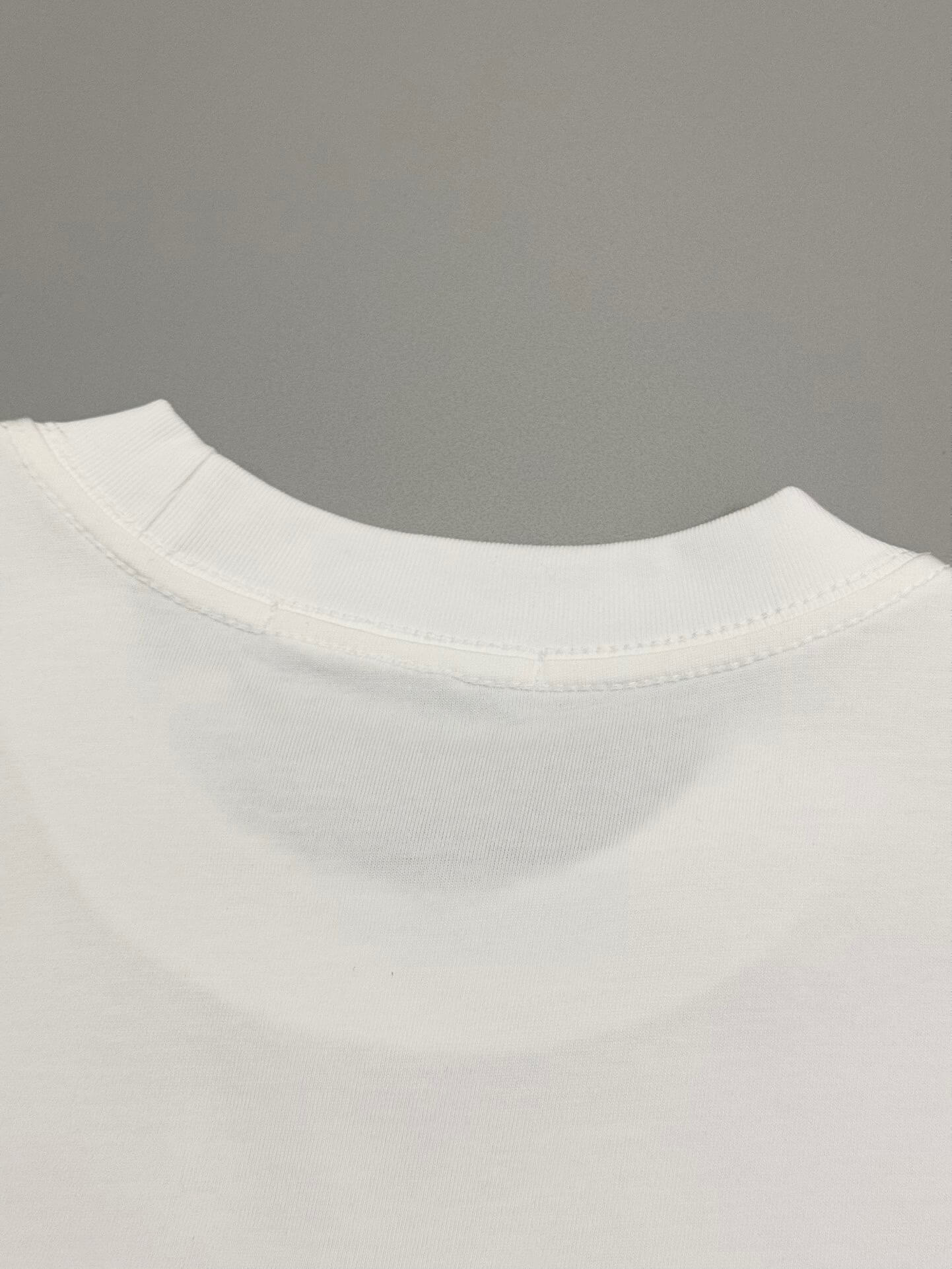 T-Shirt mit Reißverschlusstasche vorne