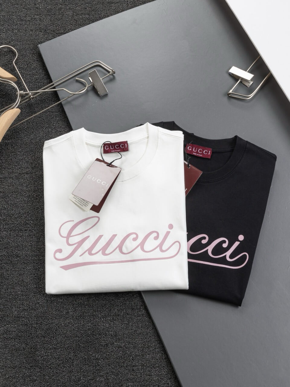 T-shirt imprimé lettres roses