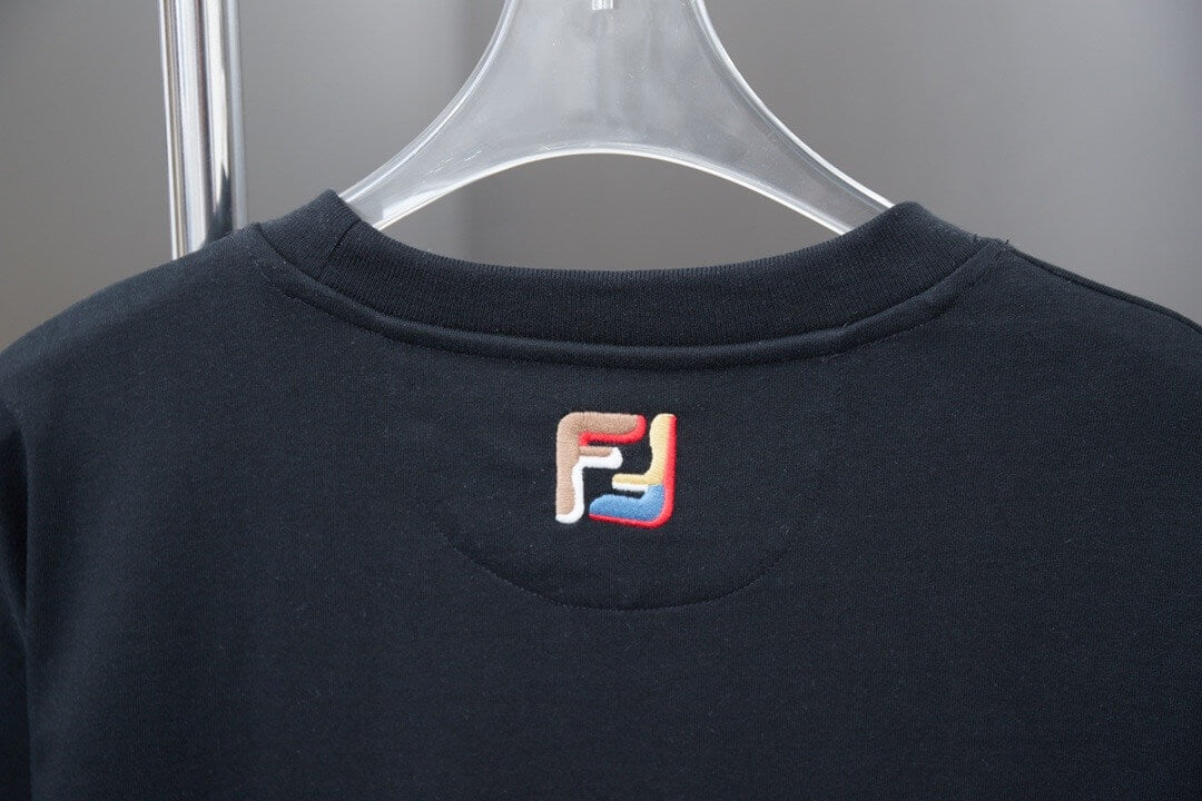 T-shirt brodé coloré