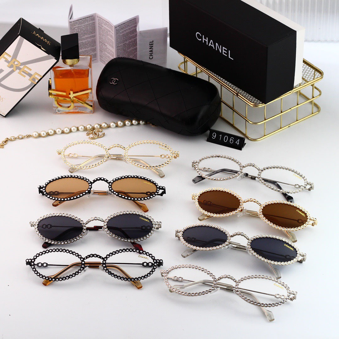 Lunettes de soleil vintage entièrement en métal et strass