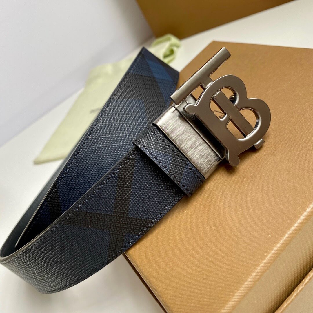 Ceinture à carreaux classique et minimaliste