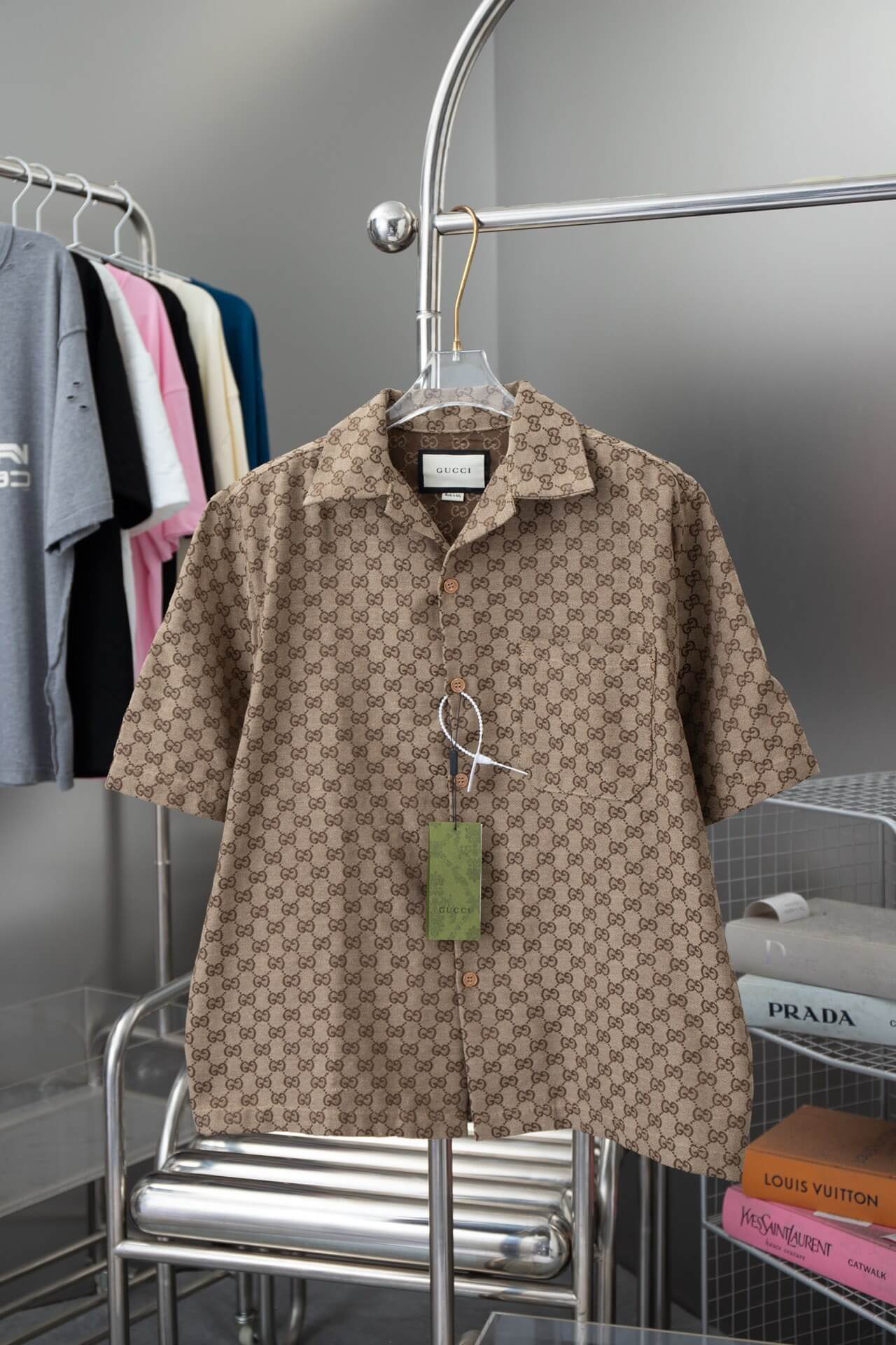 T-shirt marron à imprimé intégral