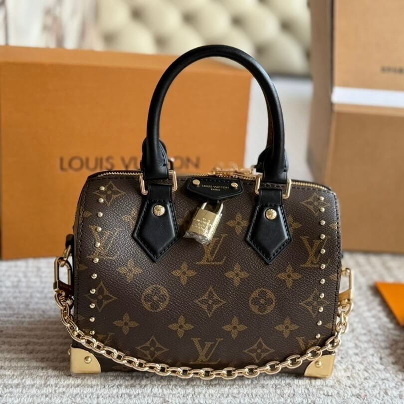 Sac oreiller à chaîne et rivets