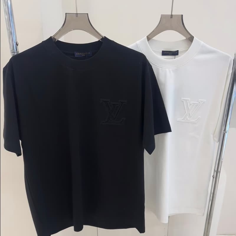 T-Shirt mit Stickerei auf der Rückseite