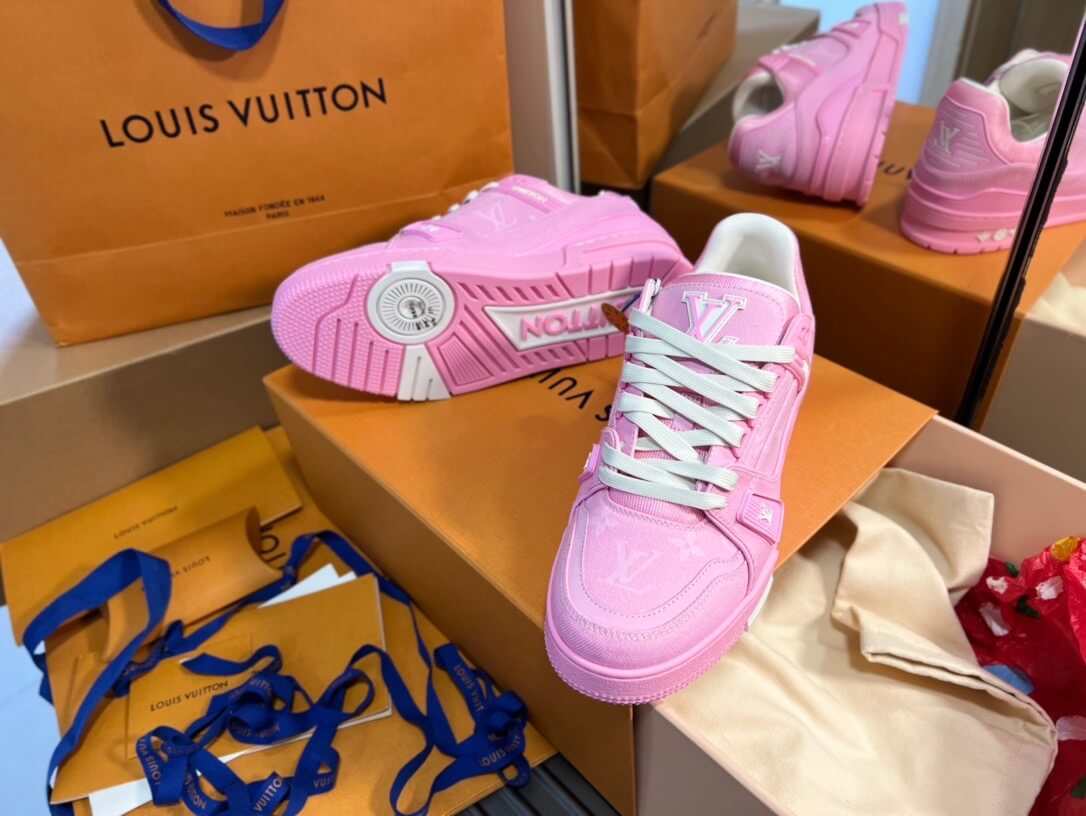 Classic Design Pink Sneaker
