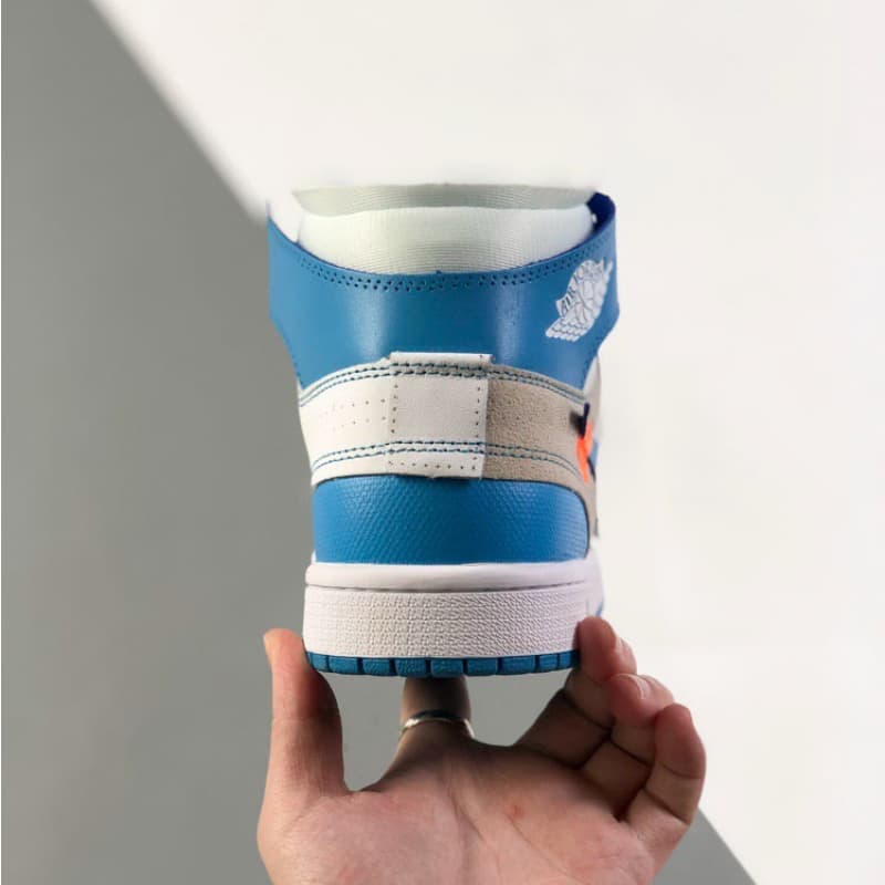 Baskets bleues classiques