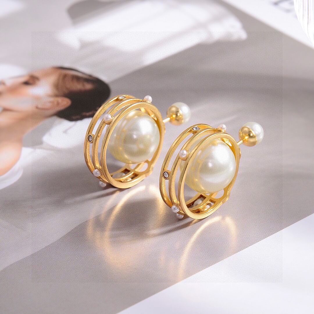 Elegant Pearl-Accented Round Earrings